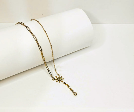 Collar con colgante estrella y luna