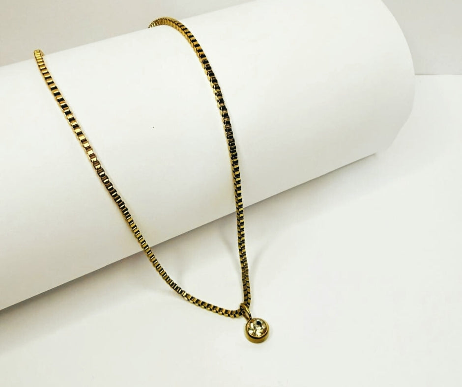 Collar con zirconia