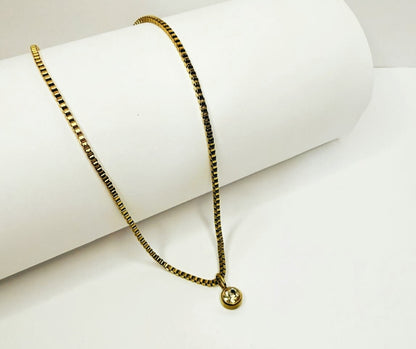 Collar con zirconia